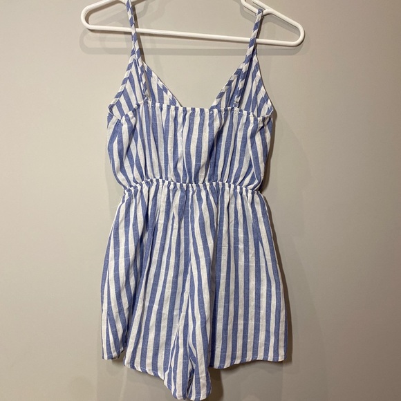 2/$10 NWOT Zaful Blue and White Striped Romper Size S - Picture 4 of 6